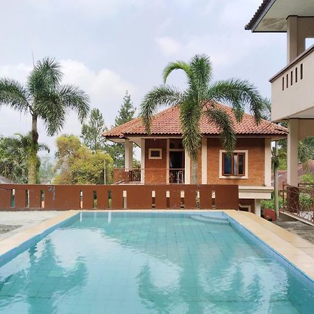 Villa Yustisia Curug 7 Cilember Cisarua Zewnętrze zdjęcie