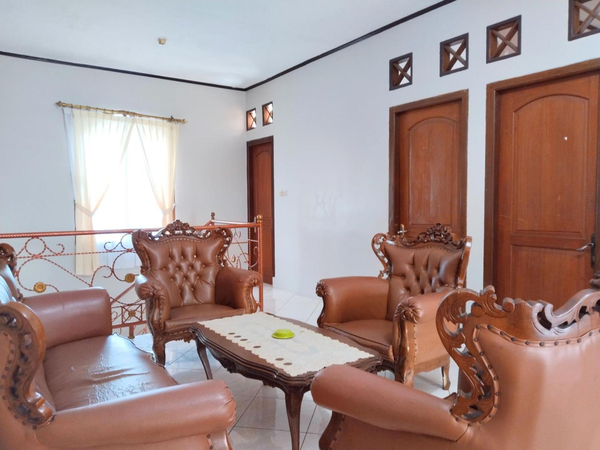 Villa Yustisia Curug 7 Cilember Cisarua Zewnętrze zdjęcie
