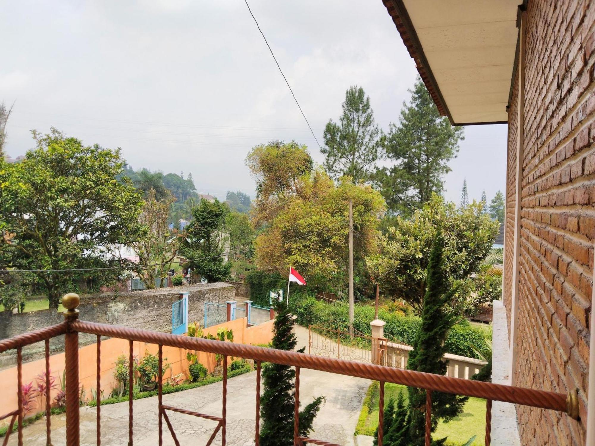 Villa Yustisia Curug 7 Cilember Cisarua Zewnętrze zdjęcie