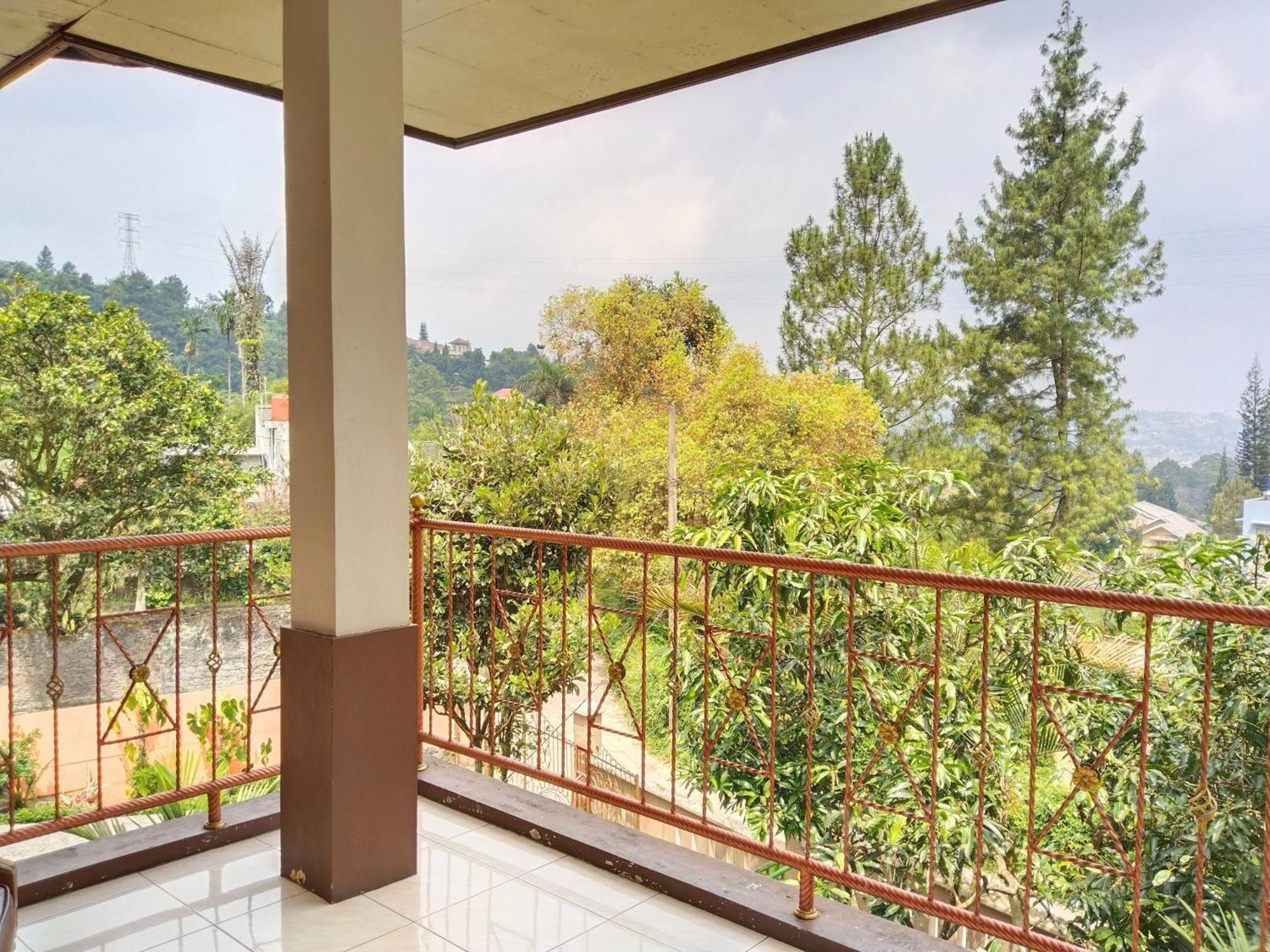 Villa Yustisia Curug 7 Cilember Cisarua Zewnętrze zdjęcie