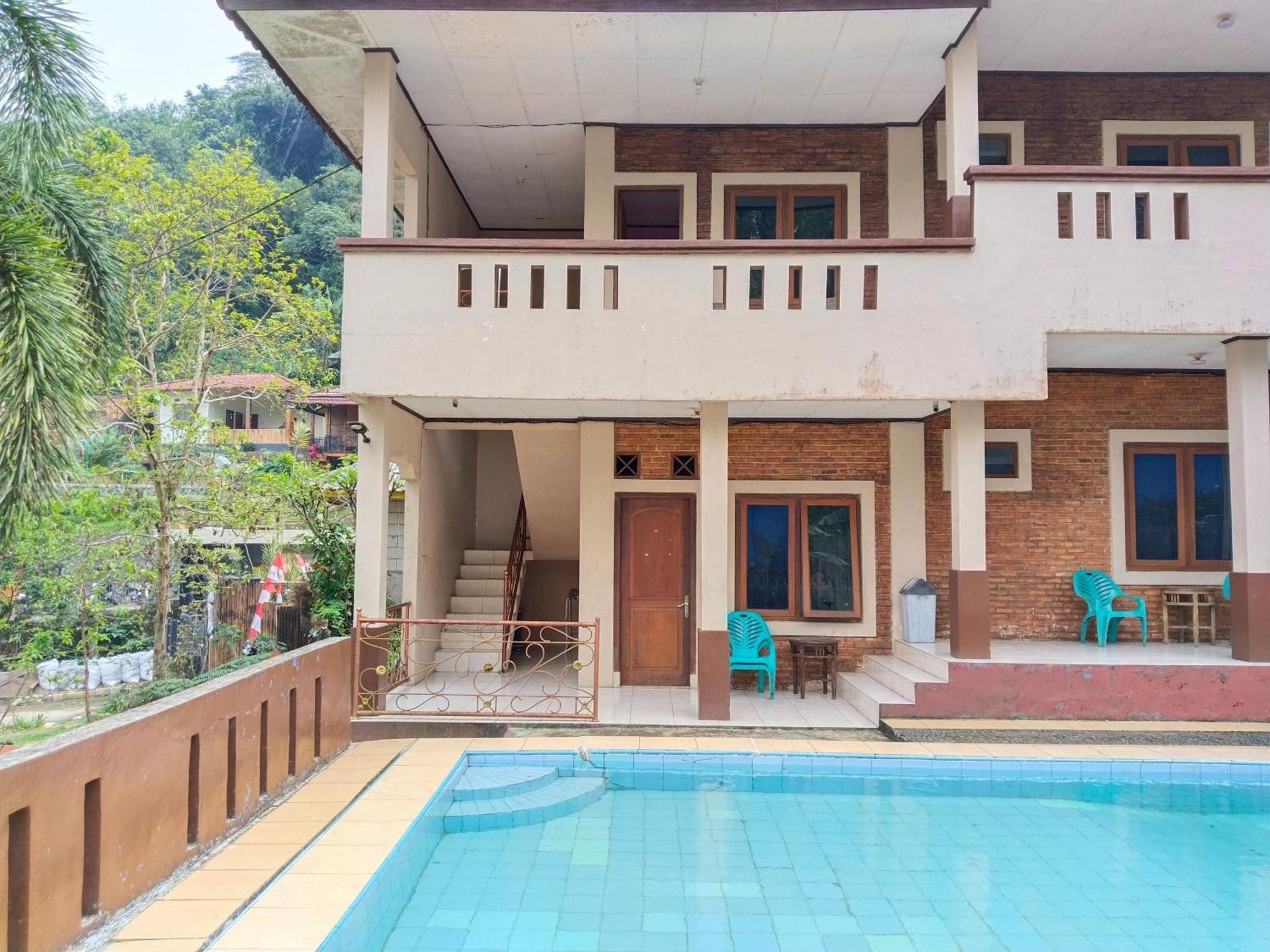 Villa Yustisia Curug 7 Cilember Cisarua Zewnętrze zdjęcie