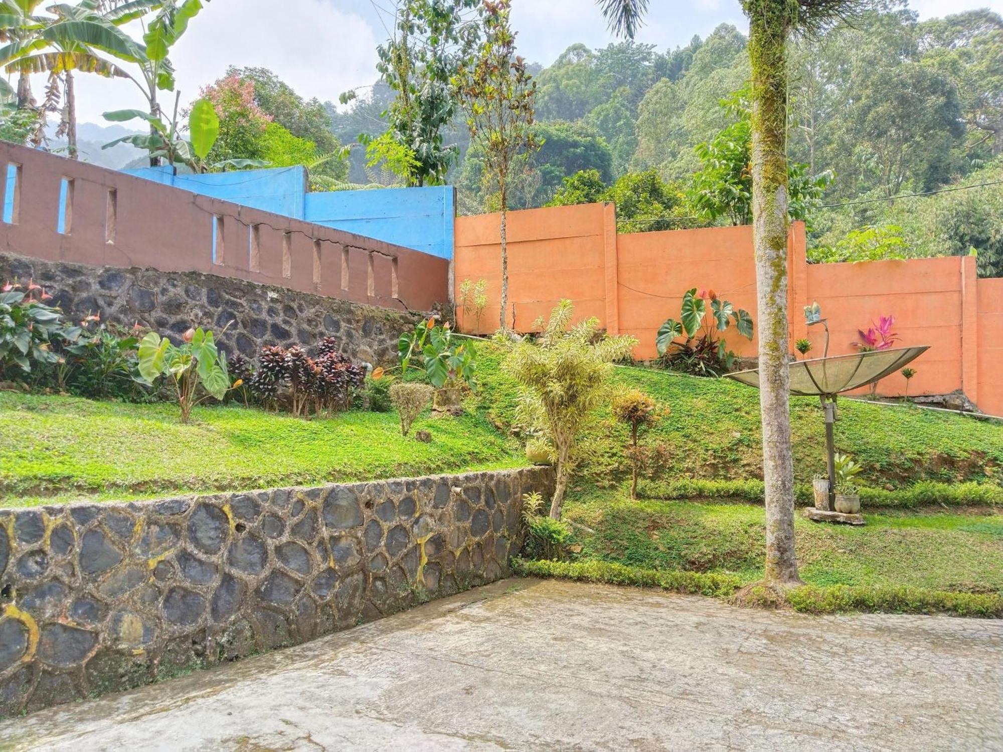 Villa Yustisia Curug 7 Cilember Cisarua Zewnętrze zdjęcie