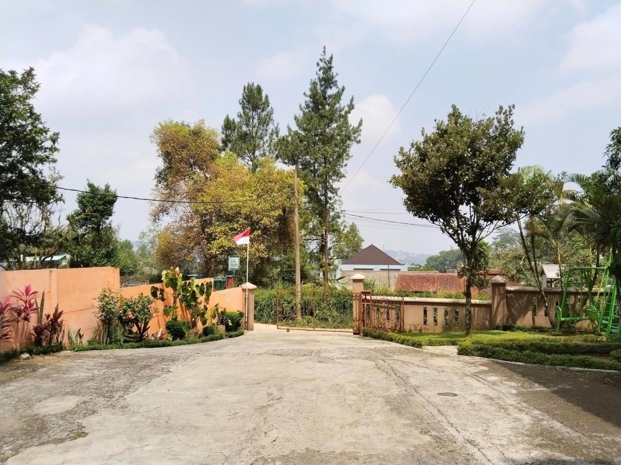 Villa Yustisia Curug 7 Cilember Cisarua Zewnętrze zdjęcie