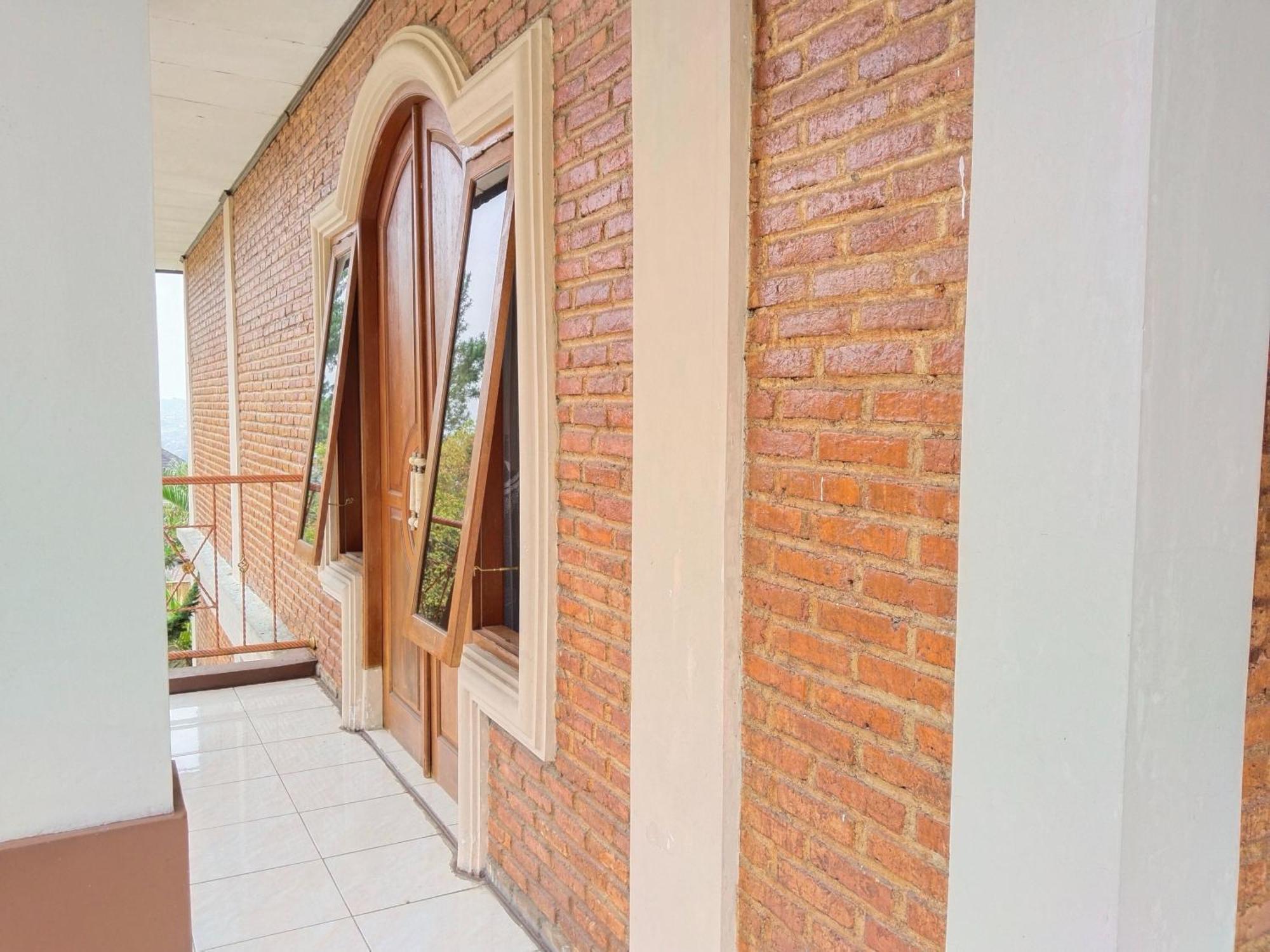 Villa Yustisia Curug 7 Cilember Cisarua Zewnętrze zdjęcie