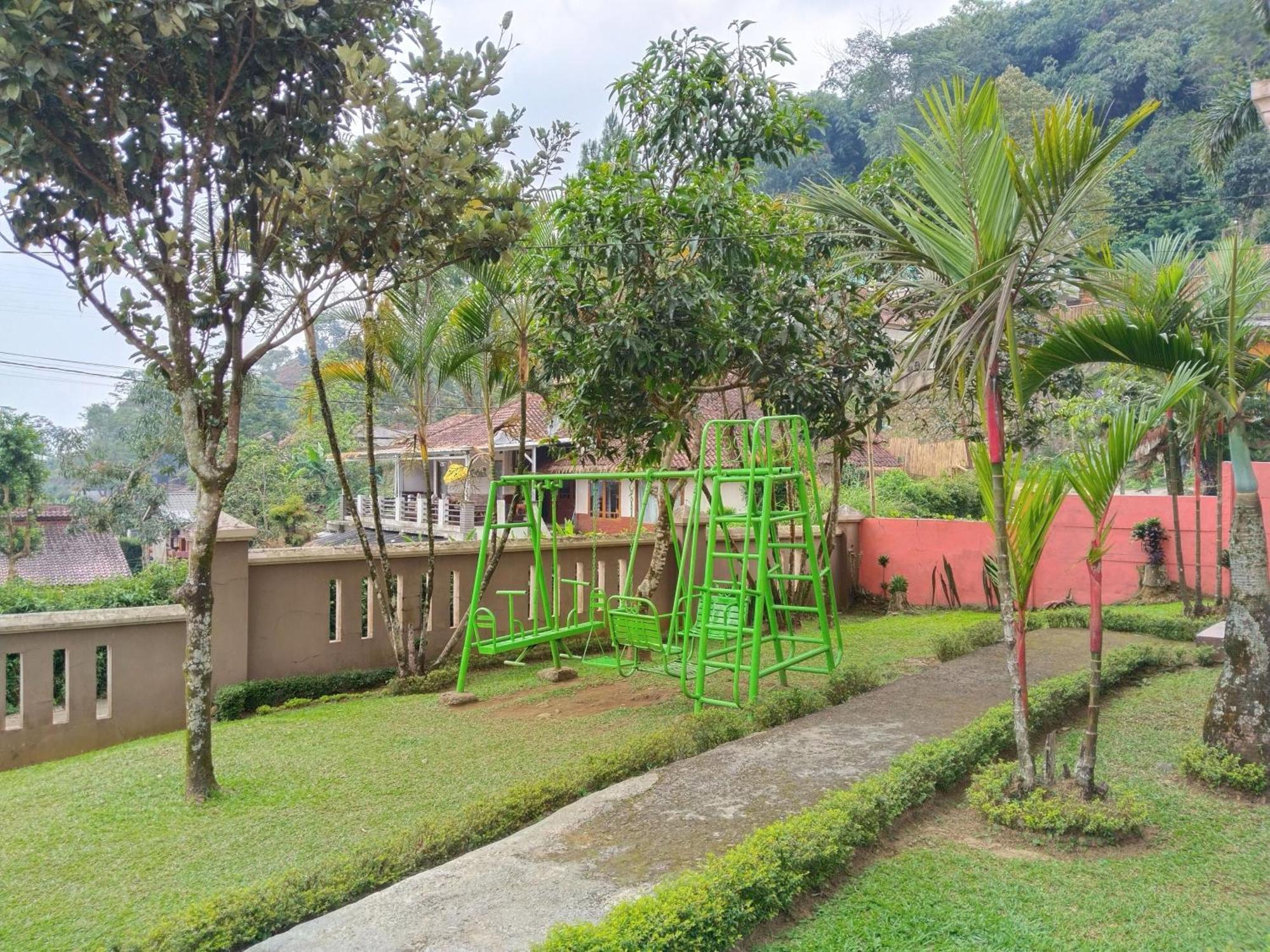 Villa Yustisia Curug 7 Cilember Cisarua Zewnętrze zdjęcie