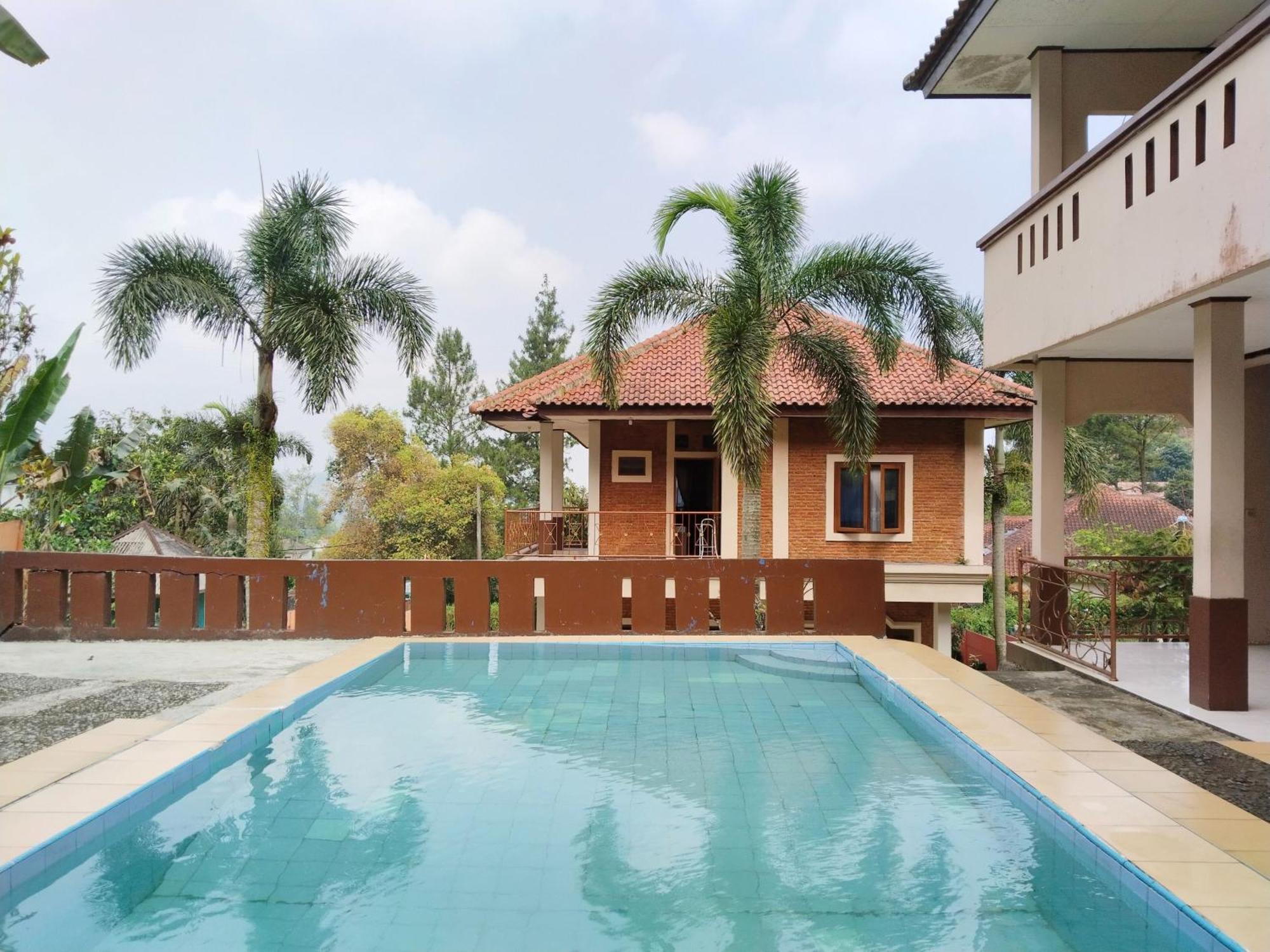 Villa Yustisia Curug 7 Cilember Cisarua Zewnętrze zdjęcie