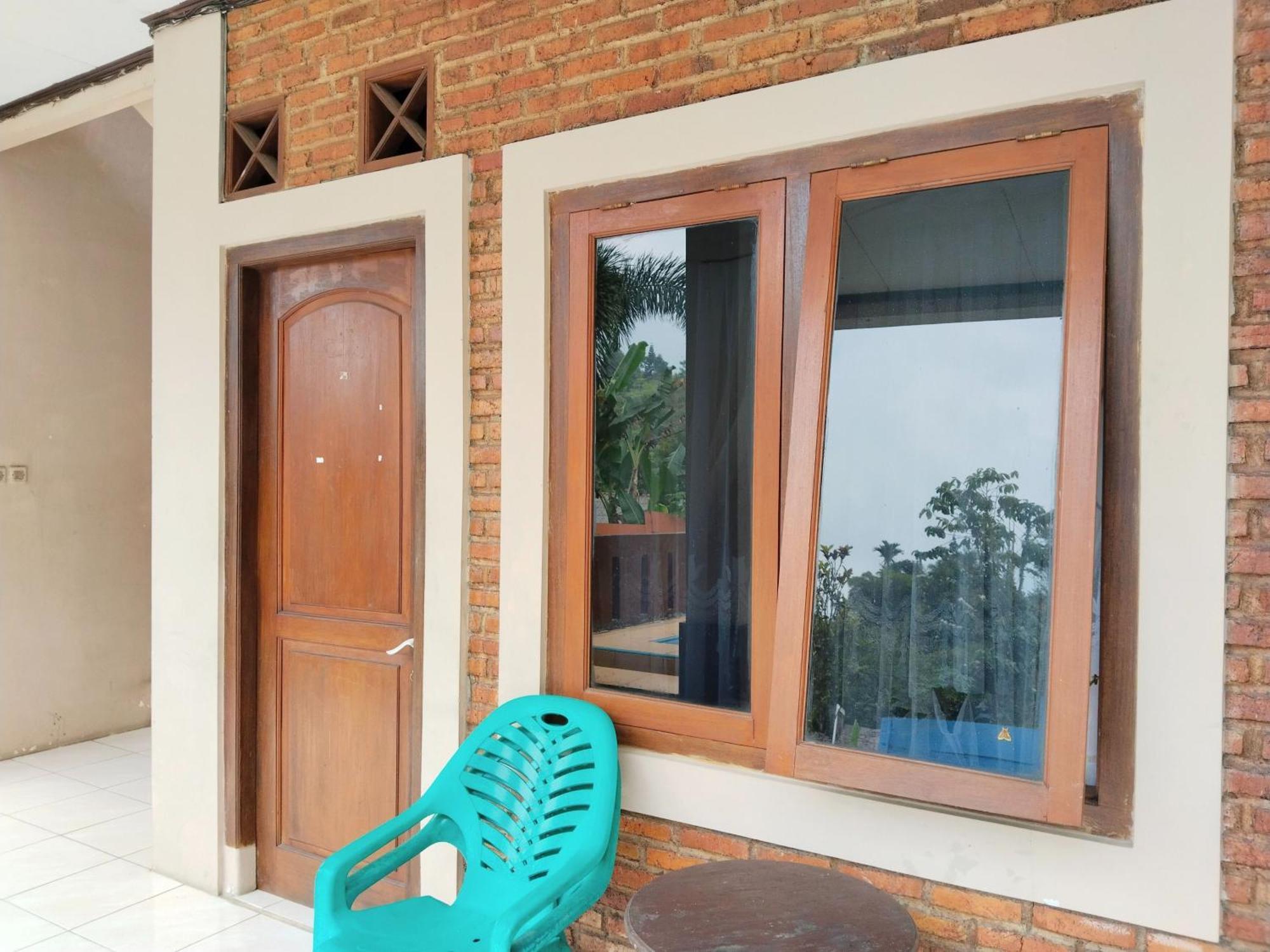 Villa Yustisia Curug 7 Cilember Cisarua Zewnętrze zdjęcie