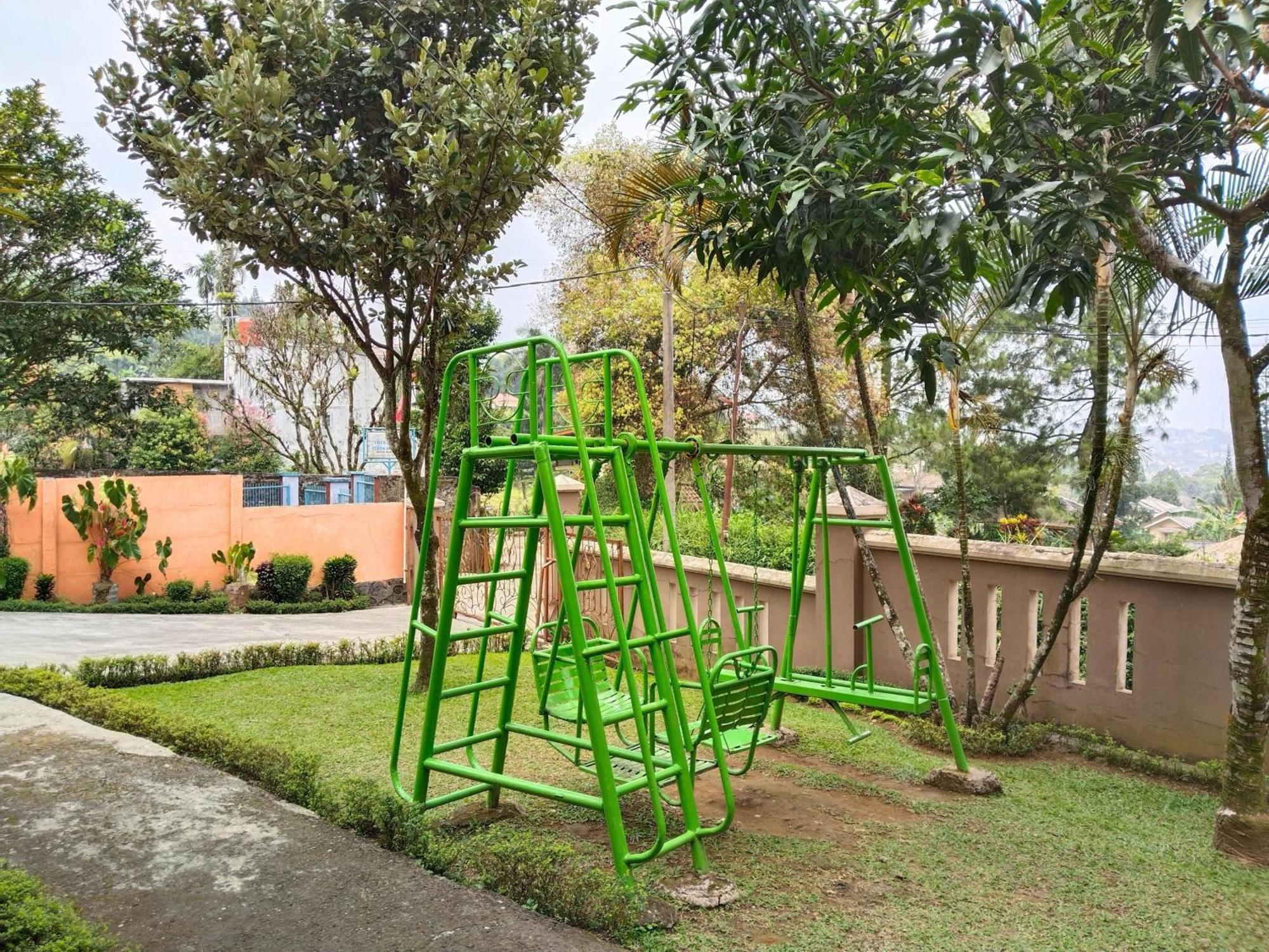 Villa Yustisia Curug 7 Cilember Cisarua Zewnętrze zdjęcie