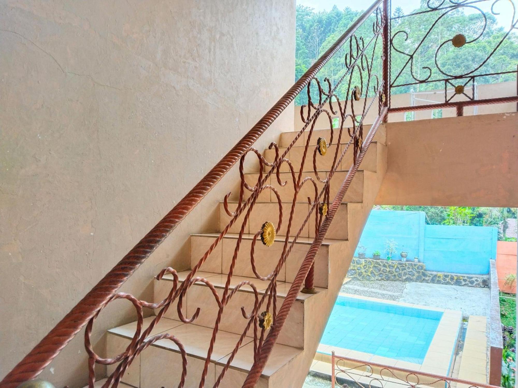 Villa Yustisia Curug 7 Cilember Cisarua Zewnętrze zdjęcie
