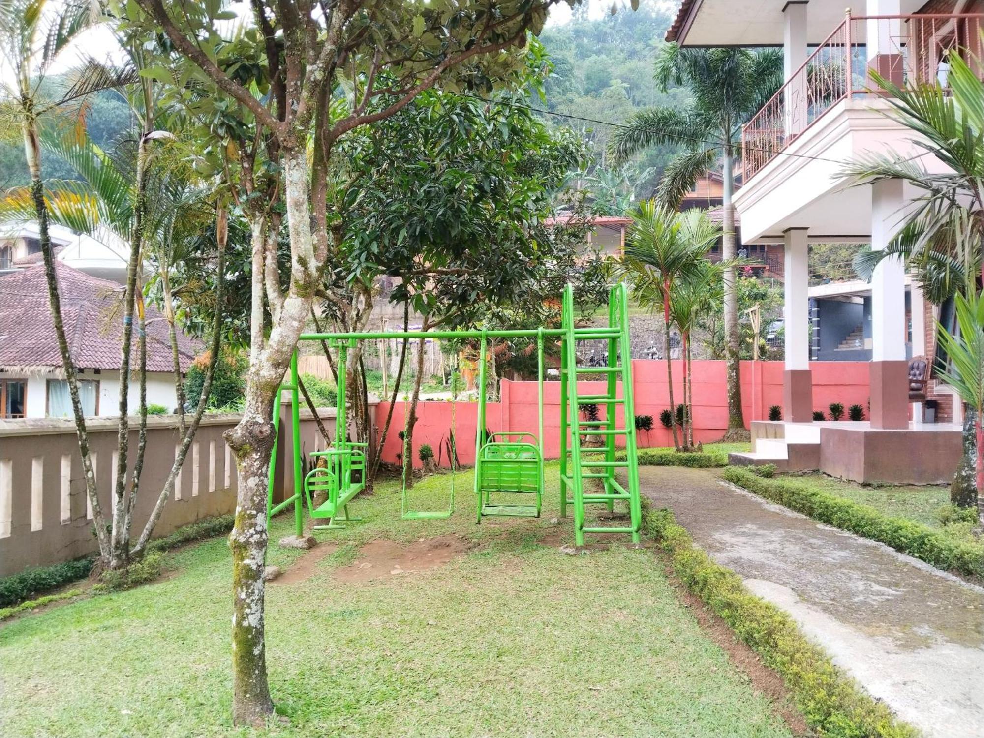 Villa Yustisia Curug 7 Cilember Cisarua Zewnętrze zdjęcie