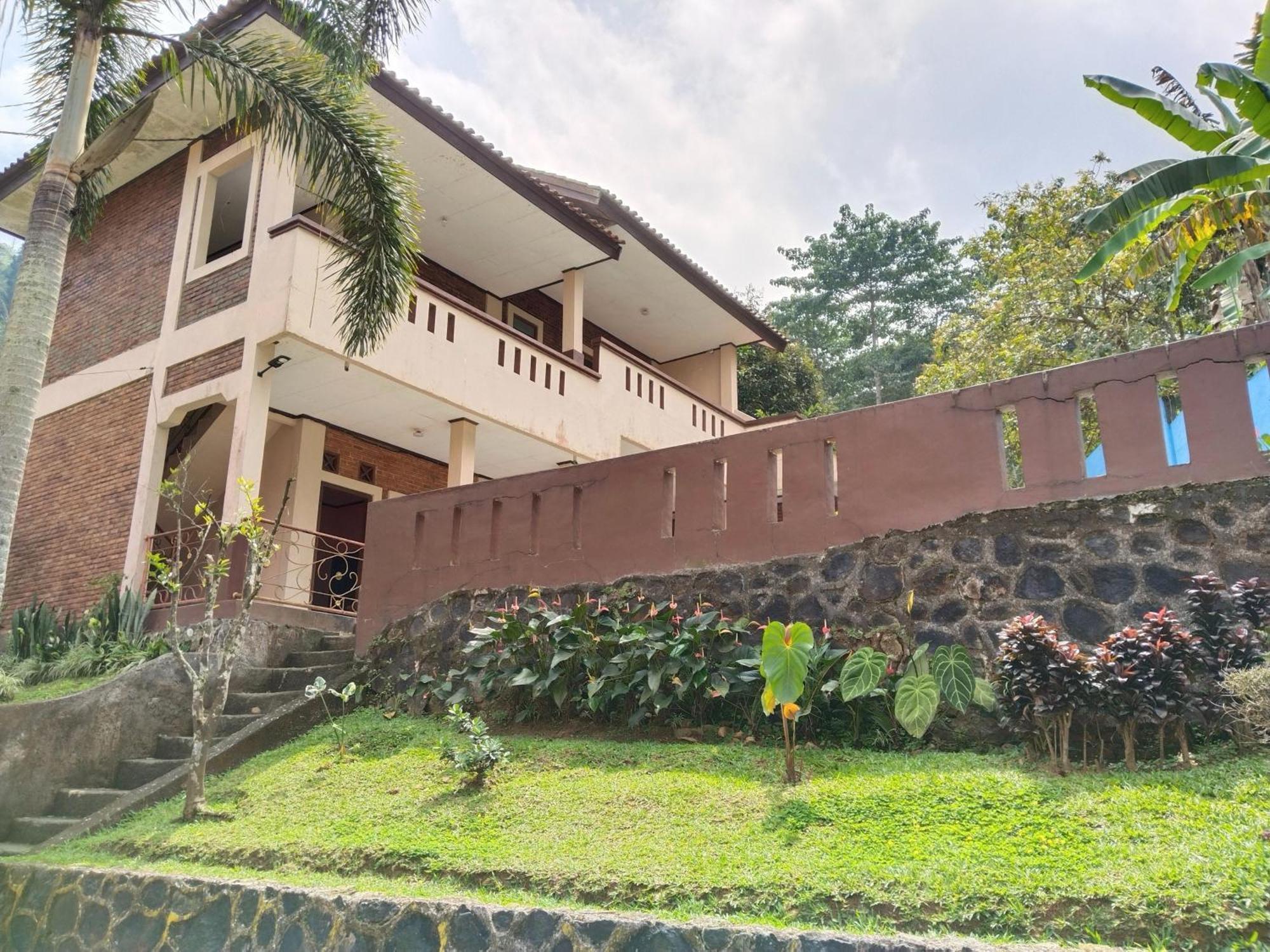 Villa Yustisia Curug 7 Cilember Cisarua Zewnętrze zdjęcie