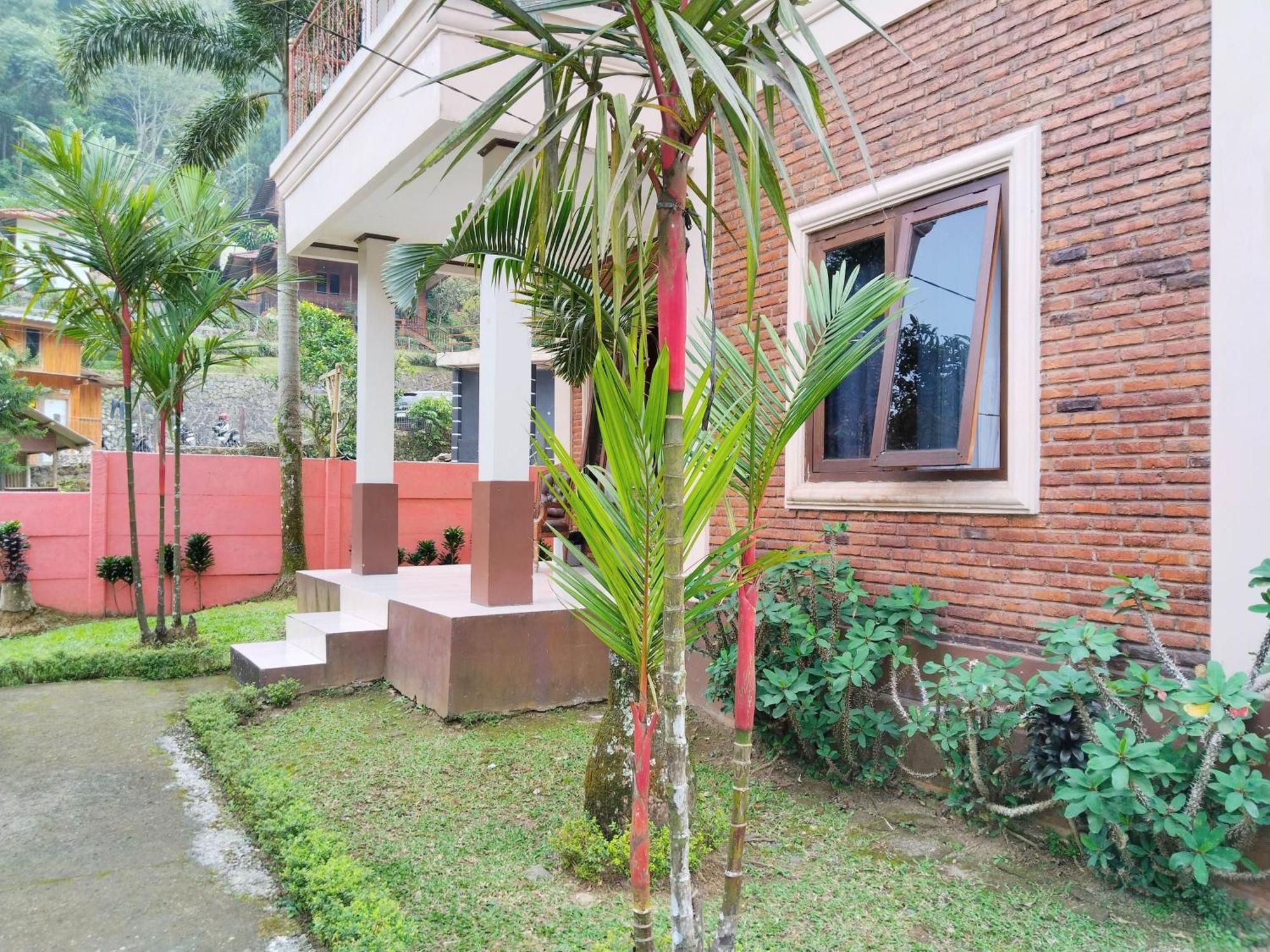 Villa Yustisia Curug 7 Cilember Cisarua Zewnętrze zdjęcie