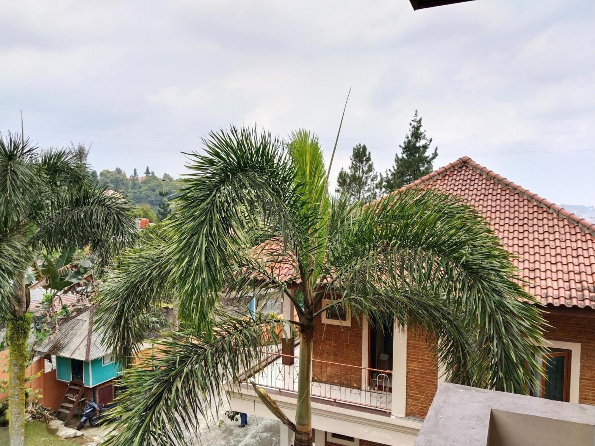 Villa Yustisia Curug 7 Cilember Cisarua Zewnętrze zdjęcie