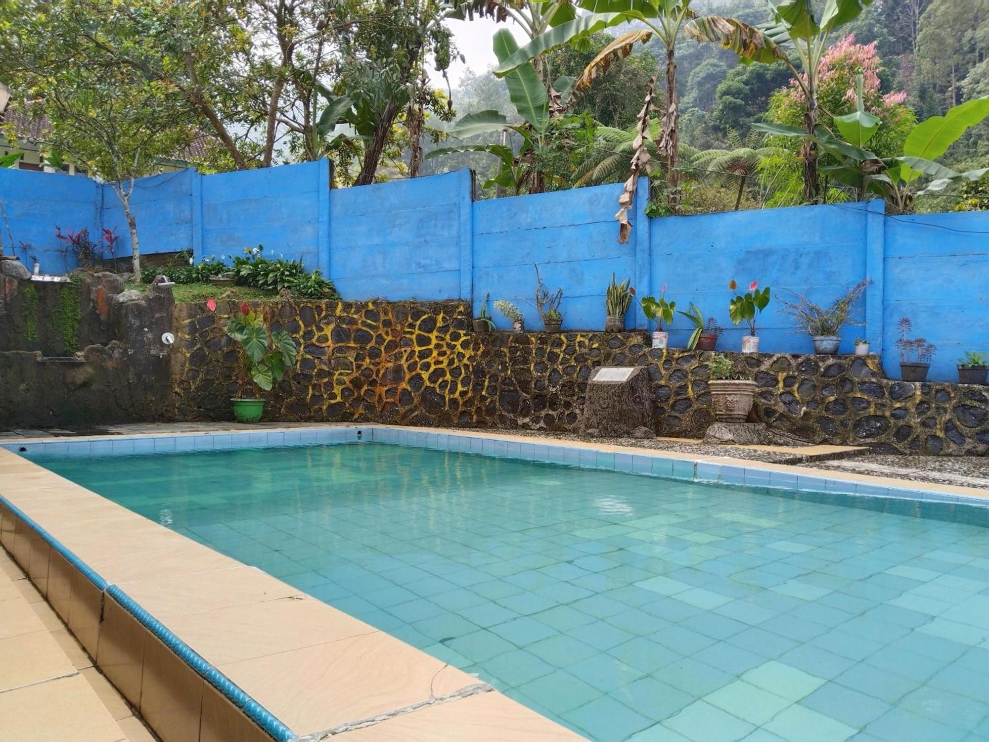 Villa Yustisia Curug 7 Cilember Cisarua Zewnętrze zdjęcie
